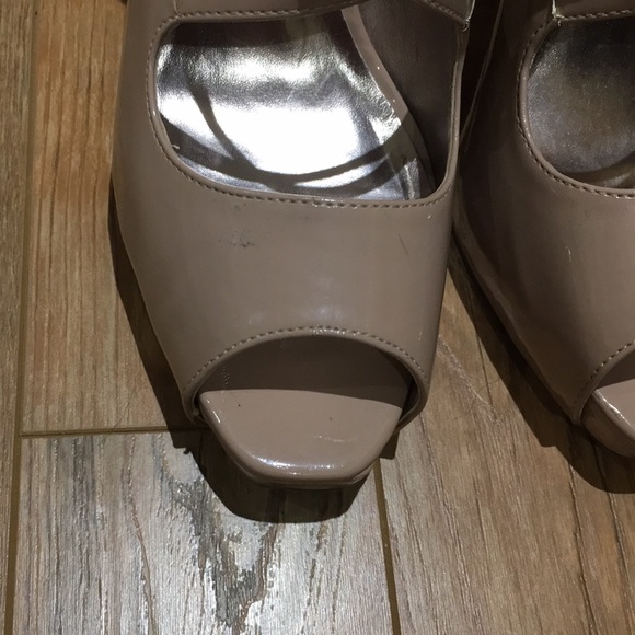 Nude Pumps - Picture 3 of 3